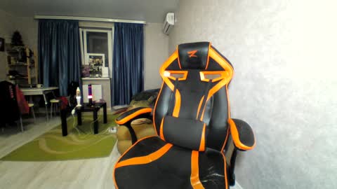 Snapshot of alexfox2018 chatting on 01/19/25, 04:04 Alex online show from 01/19/25, 04:04