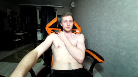 Snapshot of alexfox2018 chatting on 02/07/25, 10:41 Alex online show from 02/07/25, 10:41