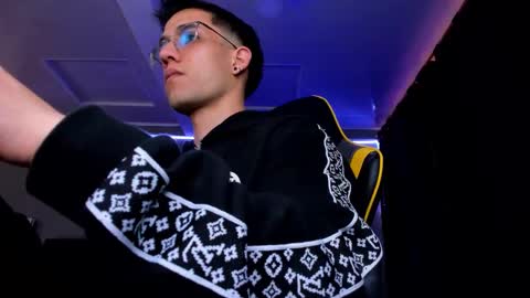 Snapshot of alexgiraldo__ chatting on 09/11/25, 11:54 alexgiraldo__ online show from 09/11/25, 11:54