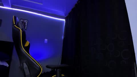 Snapshot of alexgiraldo__ chatting on 09/14/25, 10:25 alexgiraldo__ online show from 09/14/25, 10:25