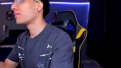 Snapshot of alexgiraldo__ chatting on 09/17/25, 11:56 alexgiraldo__ online show from 09/17/25, 11:56