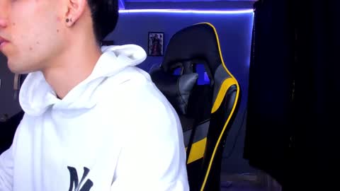 Snapshot of alexgiraldo__ chatting on 09/18/25, 12:07 alexgiraldo__ online show from 09/18/25, 12:07