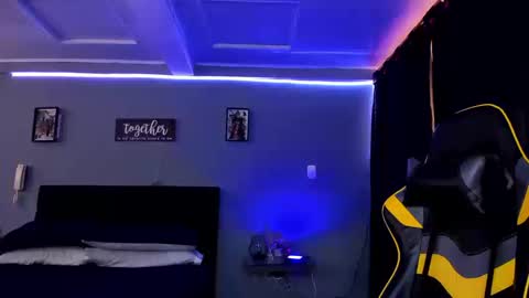 Snapshot of alexgiraldo__ chatting on 09/19/25, 02:51 alexgiraldo__ online show from 09/19/25, 02:51