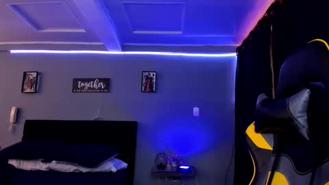 Snapshot of alexgiraldo__ chatting on 09/23/25, 12:19 alexgiraldo__ online show from 09/23/25, 12:19