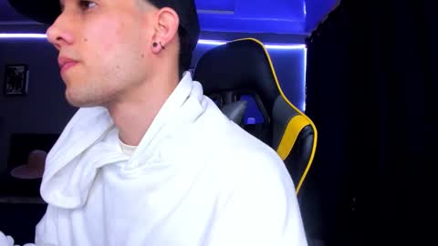 Snapshot of alexgiraldo__ chatting on 09/28/25, 11:37 alexgiraldo__ online show from 09/28/25, 11:37