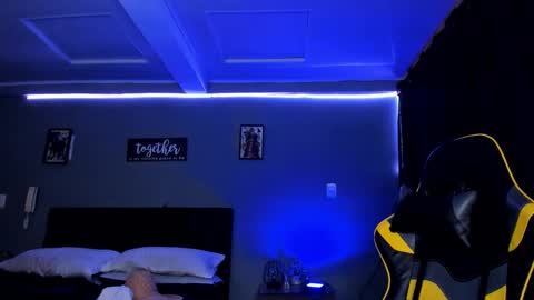 Snapshot of alexgiraldo__ chatting on 10/07/25, 11:18 alexgiraldo__ online show from 10/07/25, 11:18