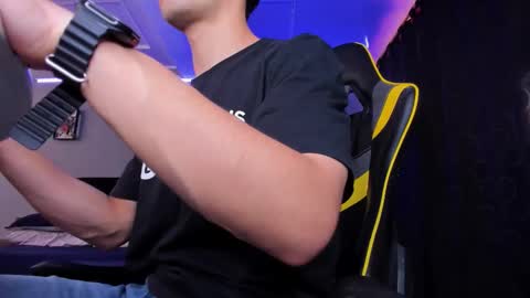 Snapshot of alexgiraldo__ chatting on 10/19/25, 01:12 alexgiraldo__ online show from 10/19/25, 01:12