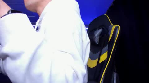 Snapshot of alexgiraldo__ chatting on 10/20/25, 02:45 alexgiraldo__ online show from 10/20/25, 02:45