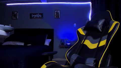 Snapshot of alexgiraldo__ chatting on 10/28/25, 02:15 alexgiraldo__ online show from 10/28/25, 02:15