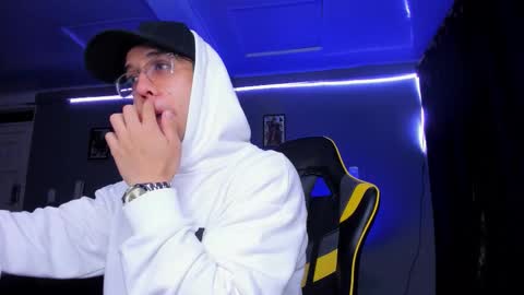 Snapshot of alexgiraldo__ chatting on 10/30/25, 10:16 alexgiraldo__ online show from 10/30/25, 10:16