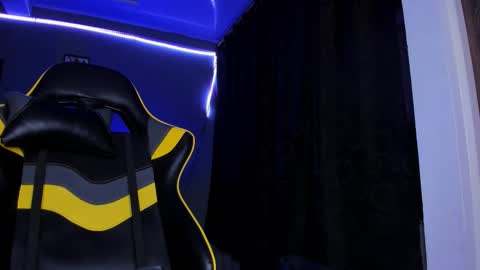 Snapshot of alexgiraldo__ chatting on 10/31/25, 06:14 alexgiraldo__ online show from 10/31/25, 06:14