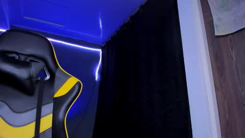 Snapshot of alexgiraldo__ chatting on 11/14/25, 07:07 alexgiraldo__ online show from 11/14/25, 07:07