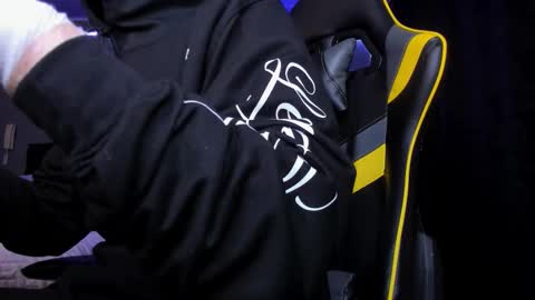 Snapshot of alexgiraldo__ chatting on 11/24/25, 07:08 alexgiraldo__ online show from 11/24/25, 07:08