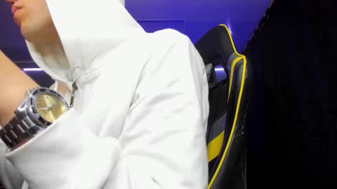 Snapshot of alexgiraldo__ chatting on 11/25/25, 06:57 alexgiraldo__ online show from 11/25/25, 06:57