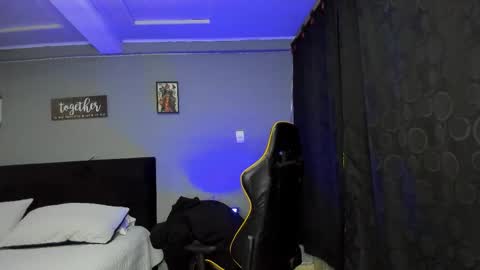 Snapshot of alexgiraldo__ chatting on 12/01/25, 06:07 alexgiraldo__ online show from 12/01/25, 06:07