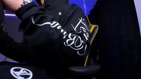 Snapshot of alexgiraldo__ chatting on 12/04/25, 12:25 alexgiraldo__ online show from 12/04/25, 12:25