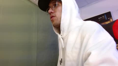 Snapshot of alexgiraldo__ chatting on 05/24/26, 11:37 alexgiraldo__ online show from 05/24/26, 11:37