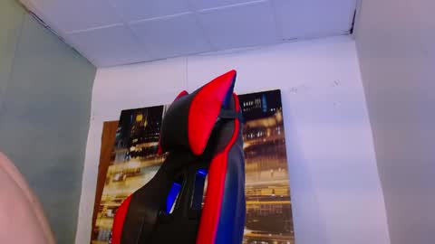 Snapshot of alexgiraldo__ chatting on 05/25/26, 12:38 alexgiraldo__ online show from 05/25/26, 12:38