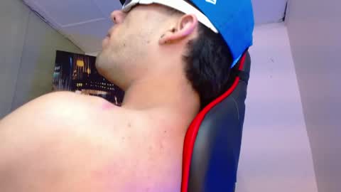 Snapshot of alexgiraldo__ chatting on 05/27/26, 07:00 alexgiraldo__ online show from 05/27/26, 07:00