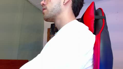 Snapshot of alexgiraldo__ chatting on 06/03/26, 02:33 alexgiraldo__ online show from 06/03/26, 02:33