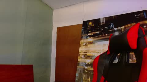 Snapshot of alexgiraldo__ chatting on 06/04/26, 02:56 alexgiraldo__ online show from 06/04/26, 02:56