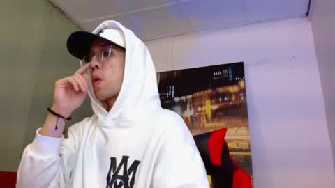 Snapshot of alexgiraldo__ chatting on 06/09/26, 12:50 alexgiraldo__ online show from 06/09/26, 12:50