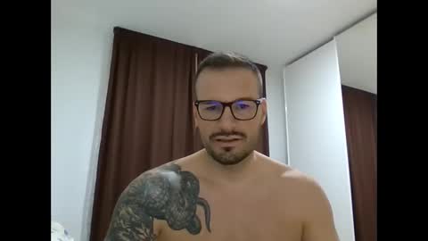 Snapshot of alexgrandi2024 chatting on 02/28/25, 11:36 rey ale84 online show from 02/28/25, 11:36