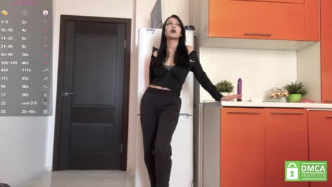 Snapshot of alexiaficke chatting on 05/07/26, 08:20 Emila online show from 05/07/26, 08:20