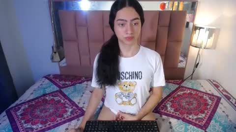 -- ALEXIS -- online show from 10/01/25, 02:17