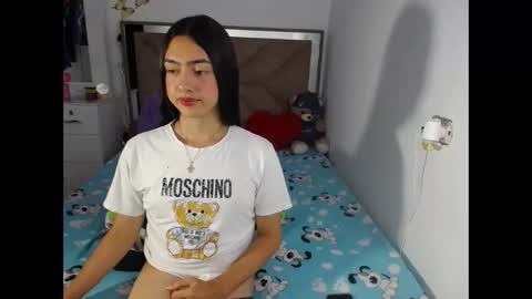 Snapshot of alexis_brown11 chatting on 05/17/26, 12:52 -- ALEXIS -- online show from 05/17/26, 12:52