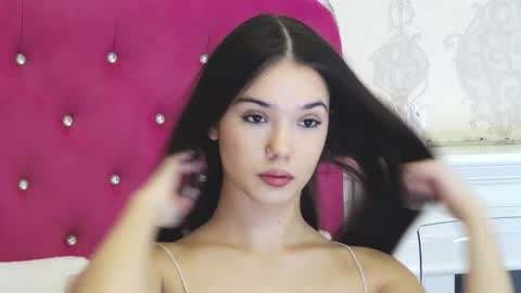 Snapshot of alexisdevine chatting on 01/19/26, 05:22 alexisdevine online show from 01/19/26, 05:22