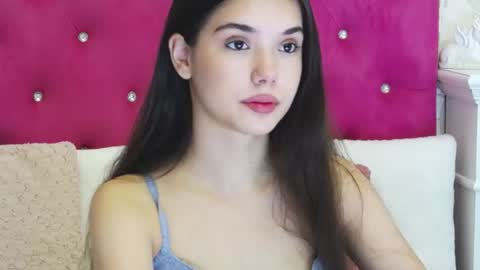 Snapshot of alexisdevine chatting on 07/07/26, 04:37 alexisdevine online show from 07/07/26, 04:37