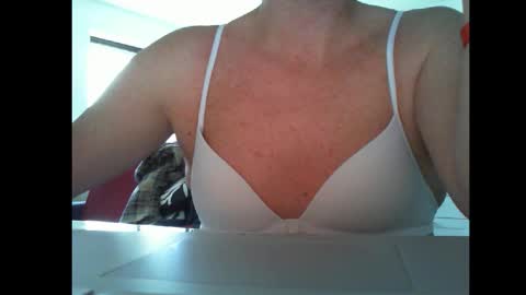 Alexia online show from 10/08/25, 03:20