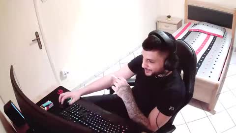 alexthepro00 online show from 05/17/26, 01:36