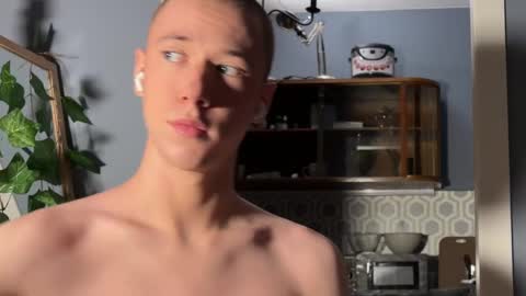 Alex online show from 12/10/24, 03:20