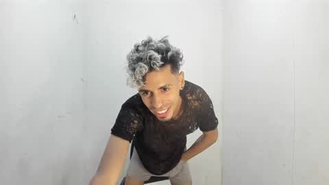 Snapshot of alexx_1214 chatting on 10/14/25, 01:50 Alexx online show from 10/14/25, 01:50