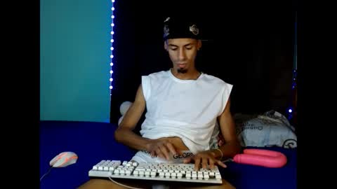 Snapshot of alexx_1214 chatting on 10/19/25, 03:29 Alexx online show from 10/19/25, 03:29