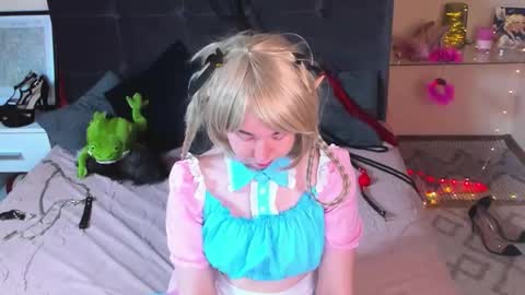 Snapshot of alexxisskyy chatting on 05/25/26, 05:35 Alexsy online show from 05/25/26, 05:35