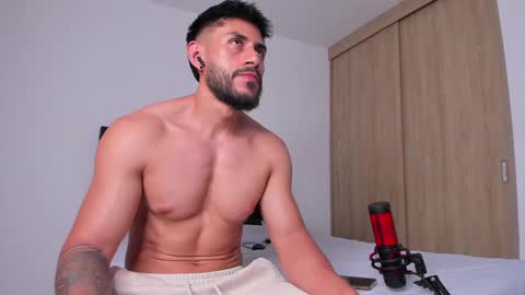 Snapshot of alexxxmachine chatting on 02/16/25, 01:14 Alex freelance model instagram alex b229 online show from 02/16/25, 01:14