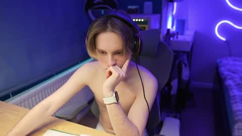 Snapshot of alexycutie chatting on 04/26/26, 02:04 Alexycutie online show from 04/26/26, 02:04