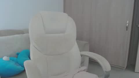 alexyferrer1 online show from 10/17/25, 08:44