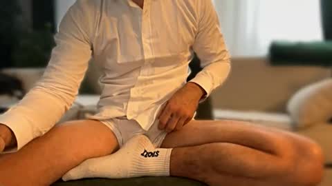 Snapshot of alfadreamer0011 chatting on 11/10/25, 01:32 alfadreamer0011 online show from 11/10/25, 01:32