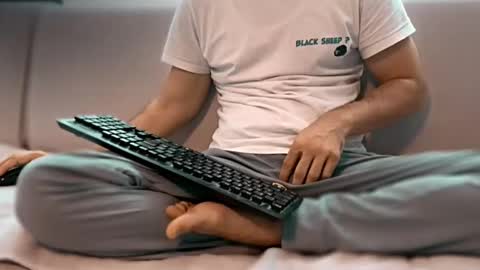 Snapshot of alfadreamer0011 chatting on 12/21/25, 11:06 alfadreamer0011 online show from 12/21/25, 11:06