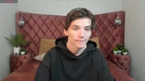 Snapshot of alfred_joness chatting on 10/17/25, 12:52 Alfred online show from 10/17/25, 12:52