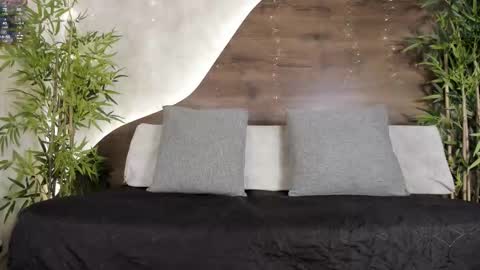 Snapshot of ali_miko_ chatting on 12/18/25, 12:11 Ali online show from 12/18/25, 12:11