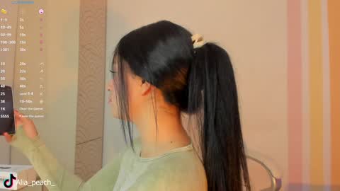 Snapshot of alia_peach_ chatting on 12/17/24, 05:07 Alia online show from 12/17/24, 05:07