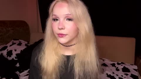 Snapshot of alicauwumeow chatting on 04/12/26, 10:15 Alice online show from 04/12/26, 10:15