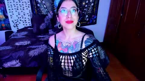 Snapshot of alice666f chatting on 04/26/26, 04:48 ALiCE ROSE online show from 04/26/26, 04:48