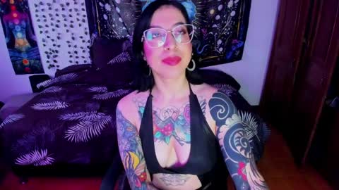 Snapshot of alice666f chatting on 05/17/26, 03:52 ALiCE ROSE online show from 05/17/26, 03:52