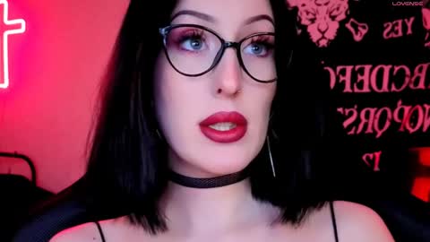 Snapshot of alice___mistress chatting on 05/03/26, 11:44 Miss Alice online show from 05/03/26, 11:44